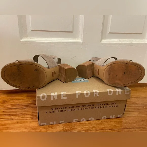TOMS Sandals - Picture 4 of 6
